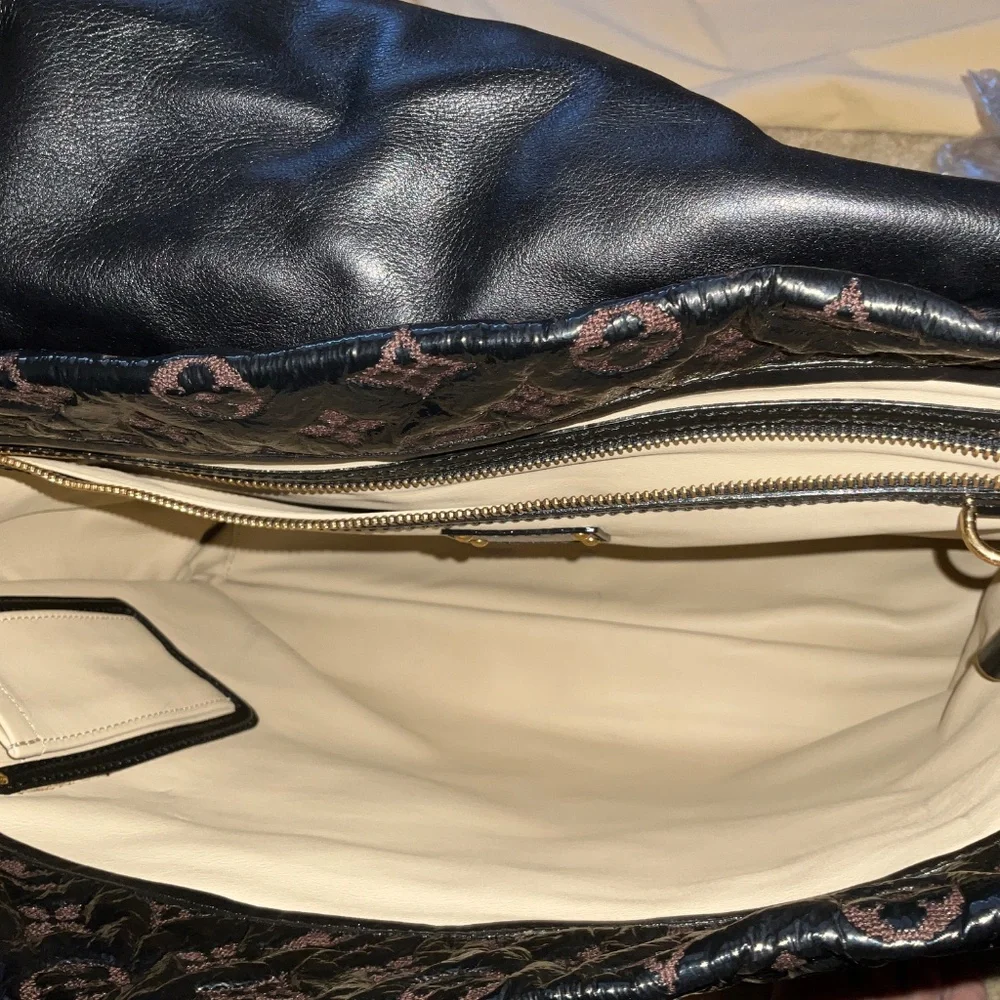 Louis Vuitton Travel Messenger bag - Picture 8 of 15